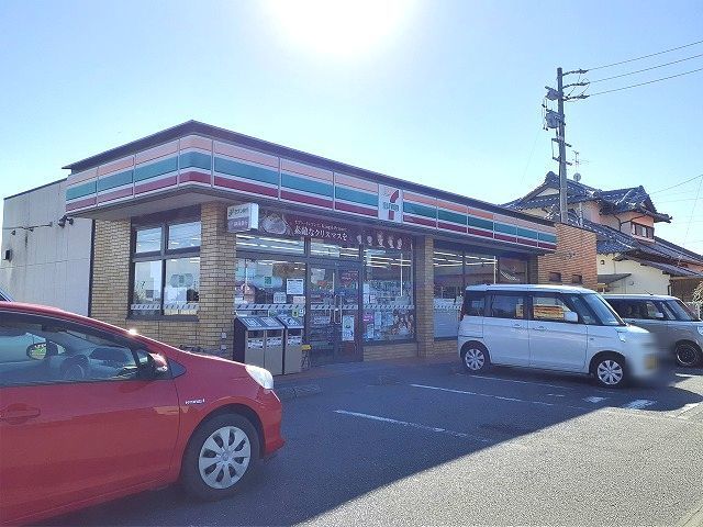 コンビニ　セブンイレブン　片岡店（コンビニ）まで550m