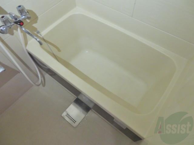 バス・シャワールーム　ゆったり広さのユニットバスですね疲れも取れそうですよ