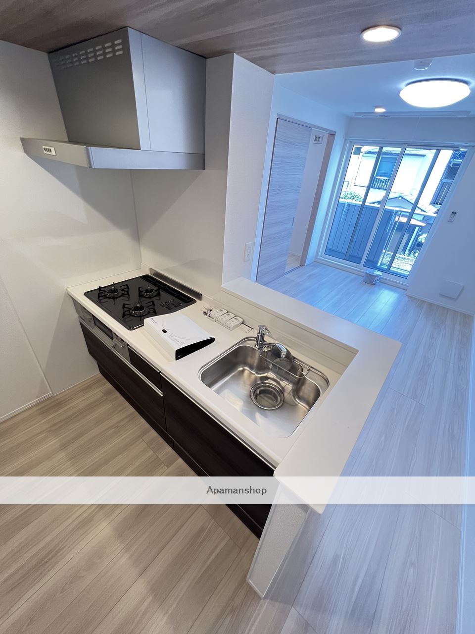 キッチン　同施工物件内装写真