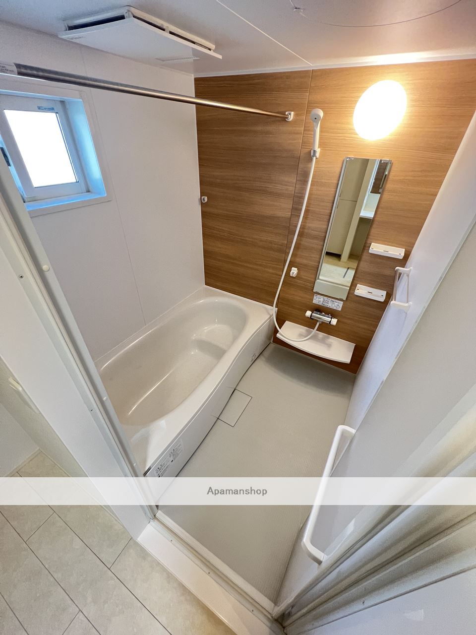 バス・シャワールーム　同施工物件内装写真