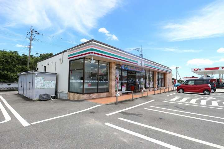 コンビニ　セブンイレブン（コンビニ）まで1000m