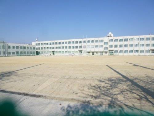 中学校　城山中学校（中学校）まで758m