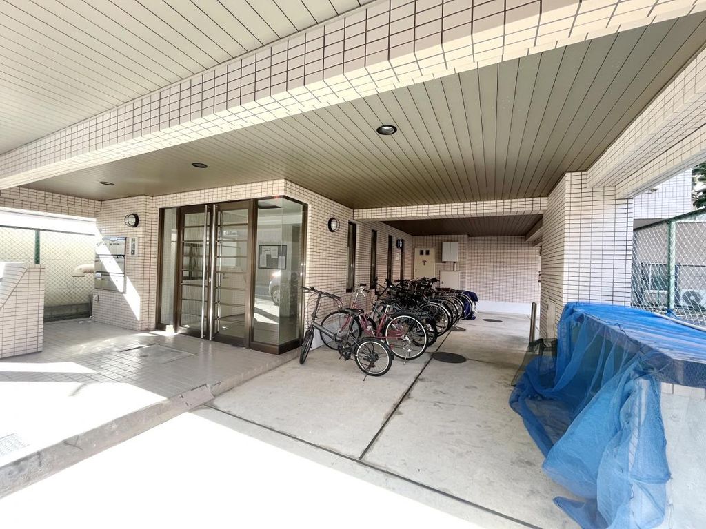 エントランス　駐車場