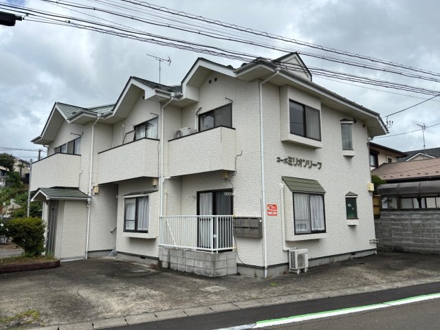 建物外観　住宅街の落ち着いた佇まい