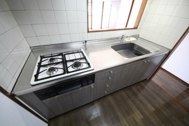 キッチン　※同タイプ部屋の写真です。