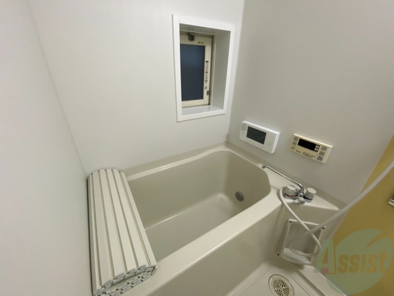 バス・シャワールーム　追い焚き機能が付いているのでいつでも温かいお風呂に入れますよ