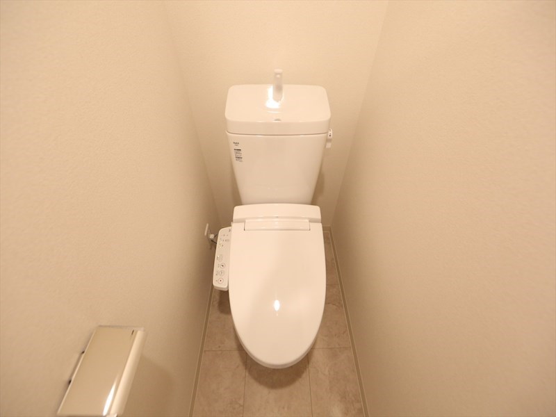 トイレ　温水洗浄暖房便座付トイレ