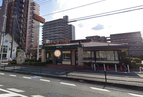 飲食店　ロイヤルホスト戸田店（飲食店）まで588m