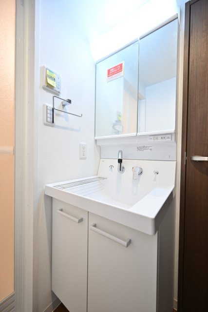 洗面設備　使いやすい独立洗面台です