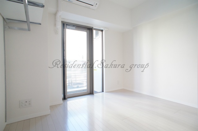 居室・リビング　こちらのリビングで趣味の時間をお楽しみください♪