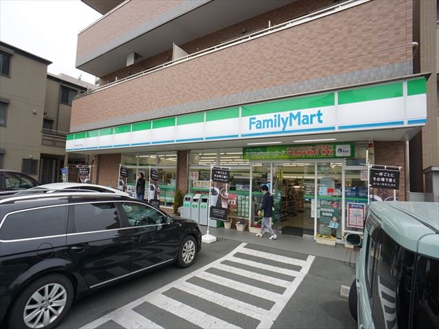 コンビニ　ファミリーマート　浜松中央三丁目店（コンビニ）まで200m