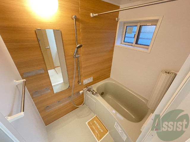 バス・シャワールーム　バスルームはこちらです。広々としてゆったり休めます。