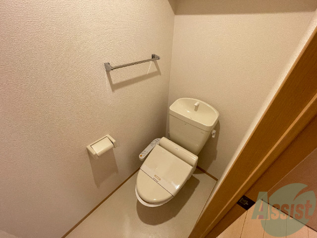 トイレ　ウォシュレット付きのトイレです。シャワートイレは日本の宝。