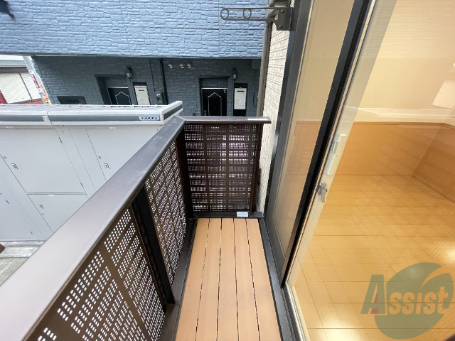 バルコニー　こちらはバルコニー。洗濯物が干せるようになっています。