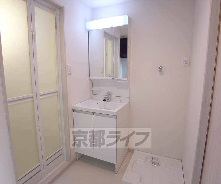 洗面設備　完全独立洗面台です