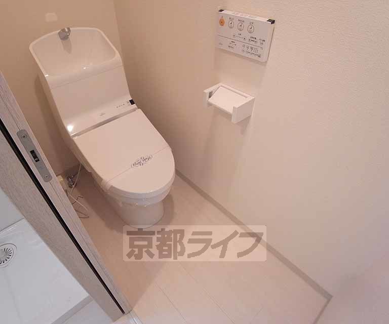 トイレ　広くて綺麗なトイレです。