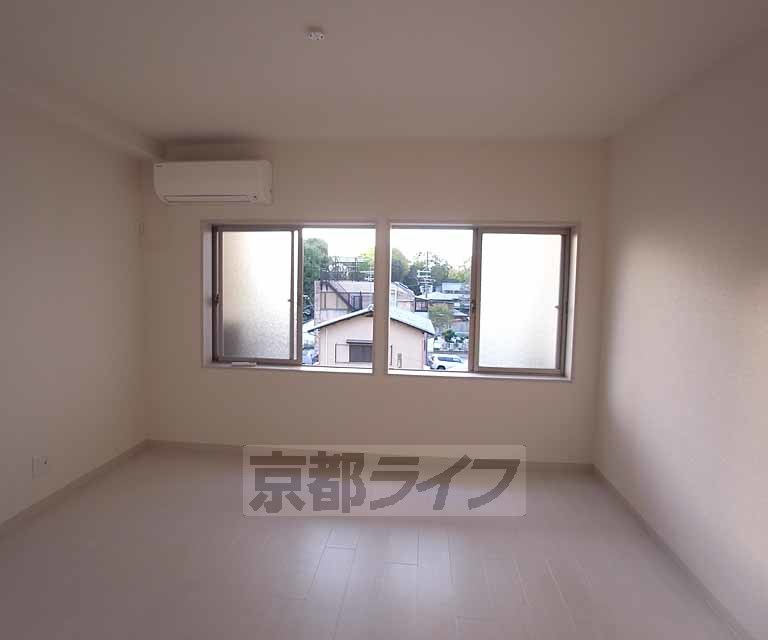 居室・リビング　白いスタイリッシュなお部屋に変わっています。