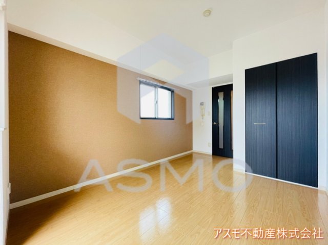 居室・リビング　同マンション別部屋参考写真