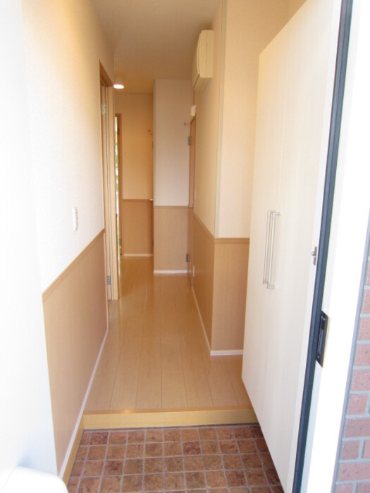 玄関　別部屋反転間取りのお写真となります。