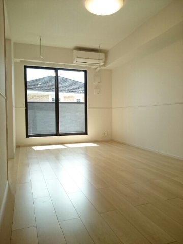 居室・リビング　こちらのリビングで趣味の時間をお楽しみください