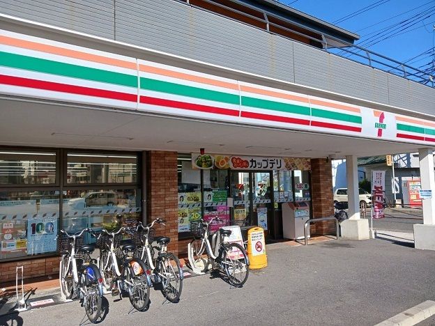 コンビニ　セブンイレブン（コンビニ）まで500m