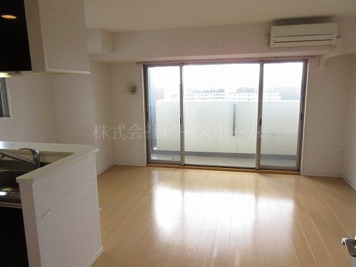 居室・リビング　※別号室参考写真　内装中