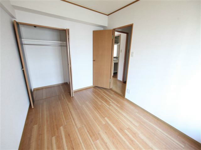 その他　洋室5.5帖　クローゼット付（収納充実してます）