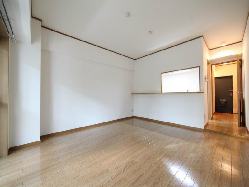 居室・リビング　ＬＤＫ12帖　カウンターキッチン　南面バルコニー