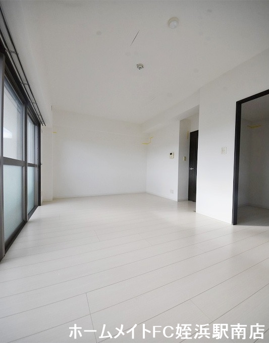 居室・リビング　★清潔感のあるホワイトフローリング♪★参考写真