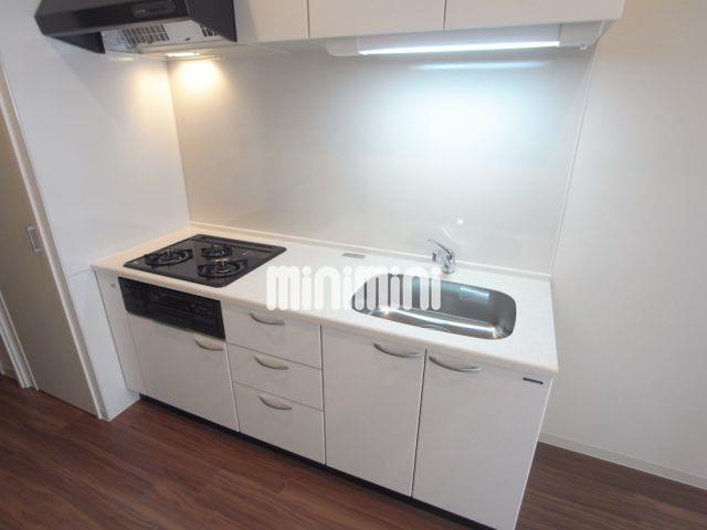 キッチン　３口ガスのシステムキッチン