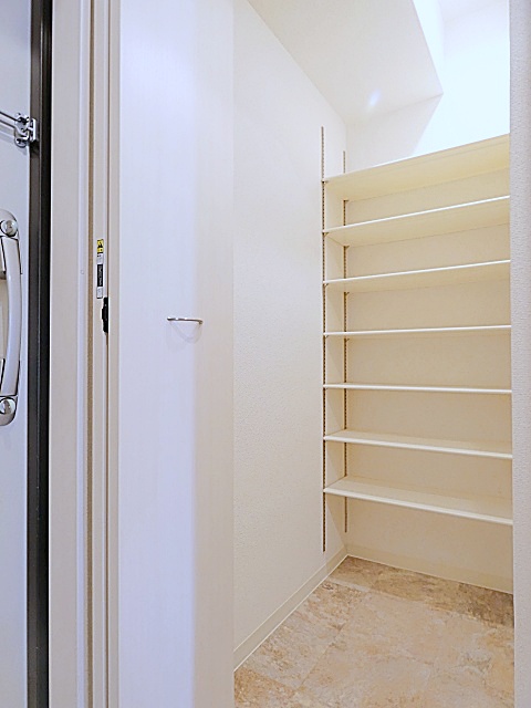 収納　玄関収納（シューズウォークイン）