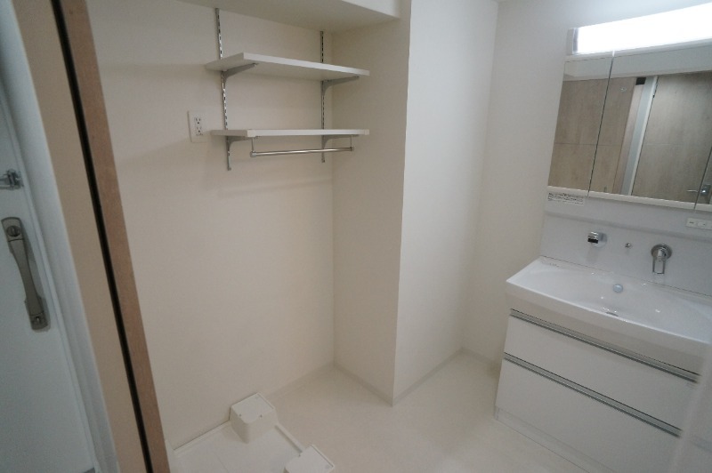 洗面設備　同型参照