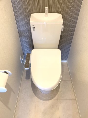 トイレ　温水洗浄暖房便座