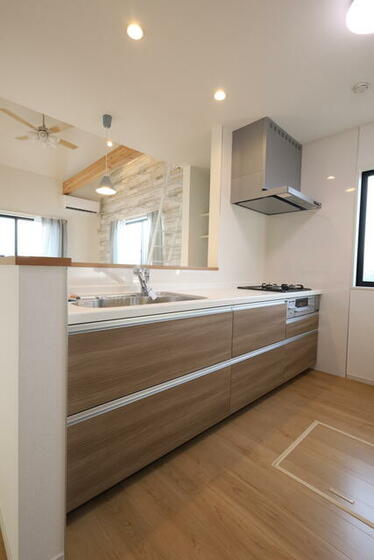 キッチン　大型システムカウンターキッチン