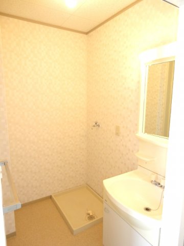 洗面設備　スペースが確保できる洗面所です