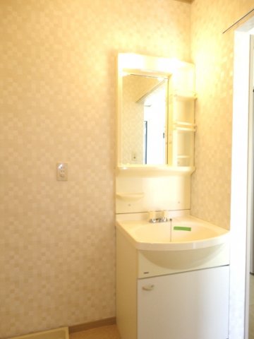 洗面設備　独立洗面台で身支度をすべて済ませてしまいましょう