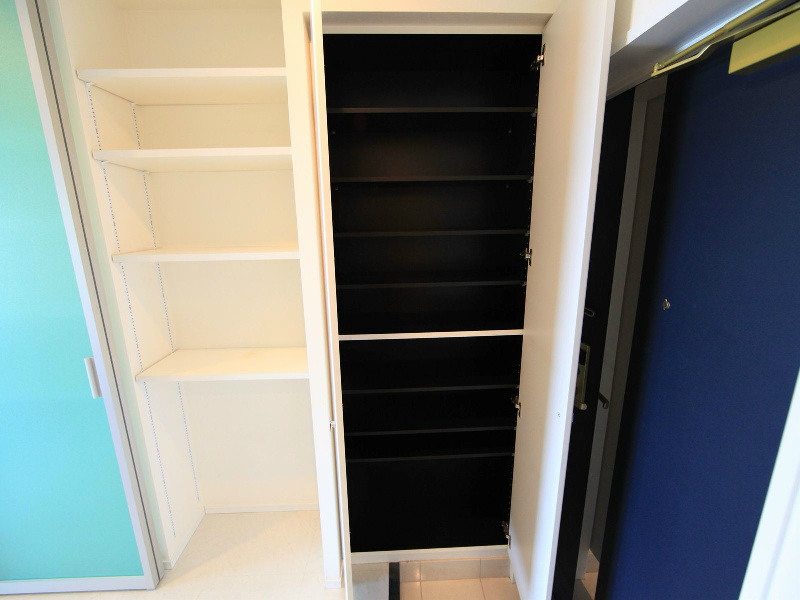 玄関　玄関　シューズボックス付