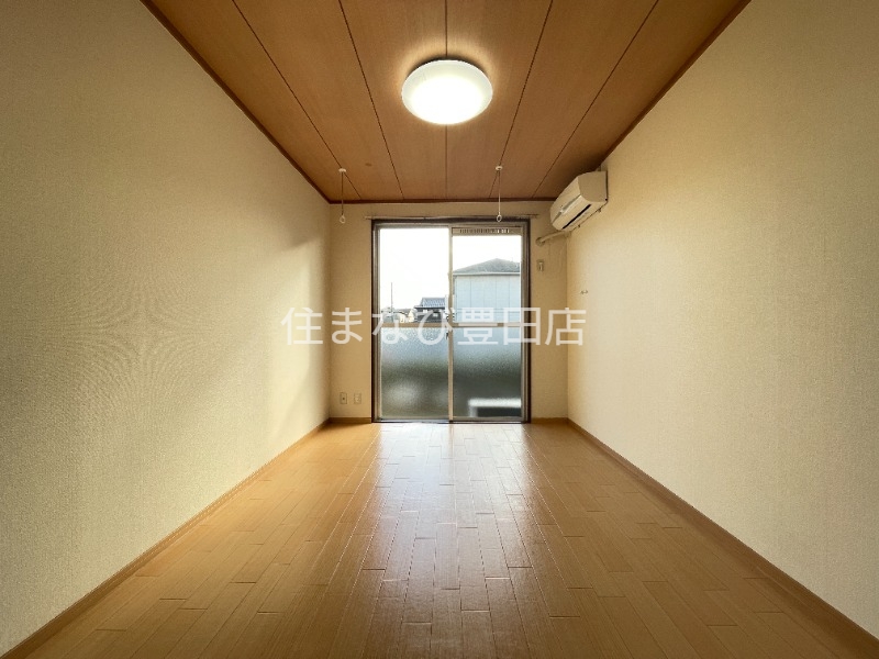 居室・リビング　同型別部屋写真