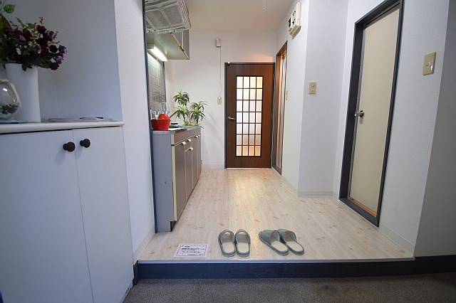 玄関　シューズボックス付き（家具、小物は参考商品です）