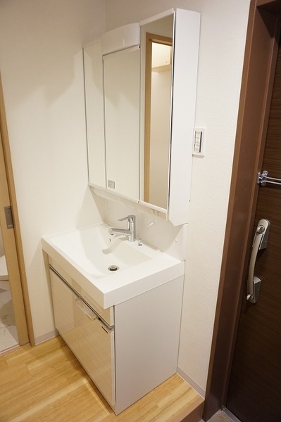 洗面設備　※別部屋の参考写真です。