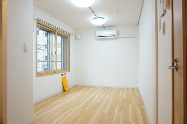 居室・リビング　※別部屋の参考写真です。