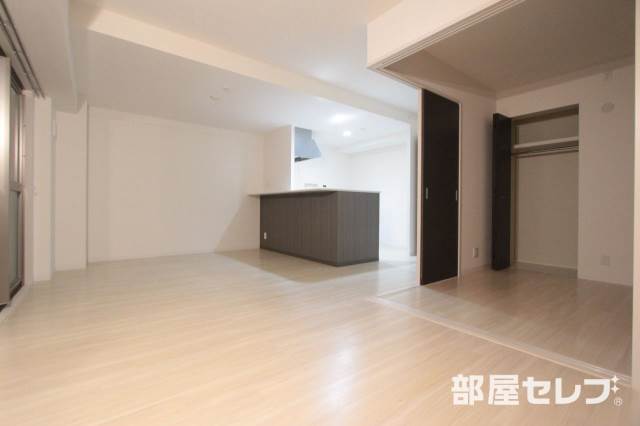 居室・リビング　広く使えるお部屋です