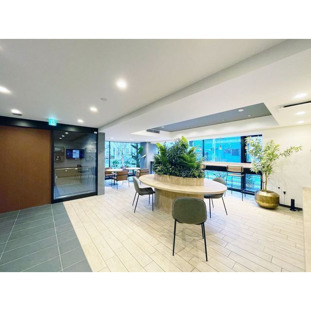 ロビー　ワークラウンジ