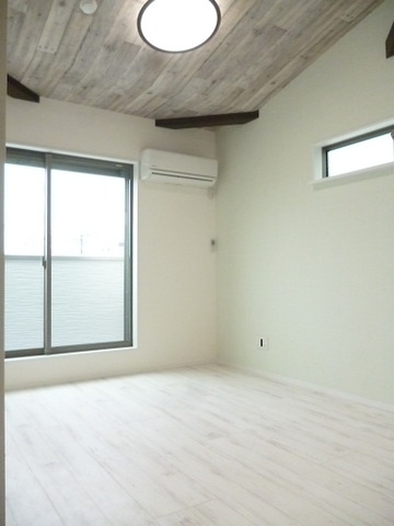 居室・リビング　南東向きリビングダイニングキッチン11帖☆バルコニーに繋がる