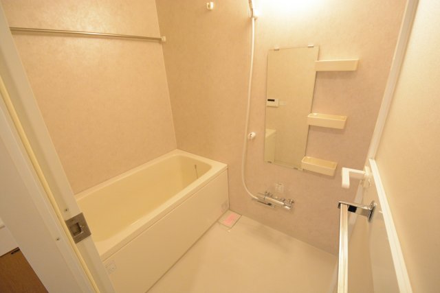 バス・シャワールーム　浴室乾燥・追い炊き機能付きのバスルーム♪