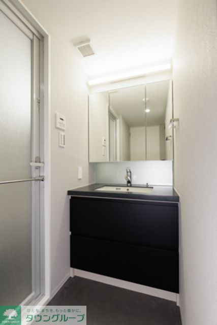 洗面設備　※写真は同タイプ住戸です。