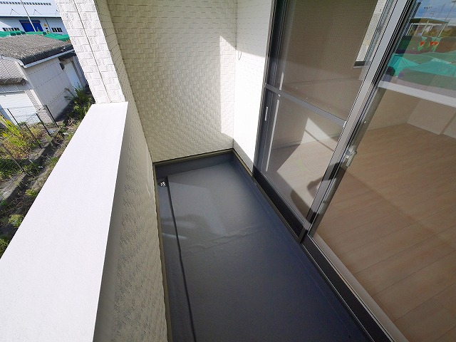 バルコニー　外からの目が気にならないバルコニーで洗濯物が干せます