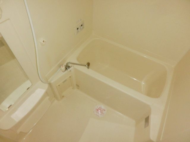 バス・シャワールーム　いつでも温か追い焚き機能付きバス