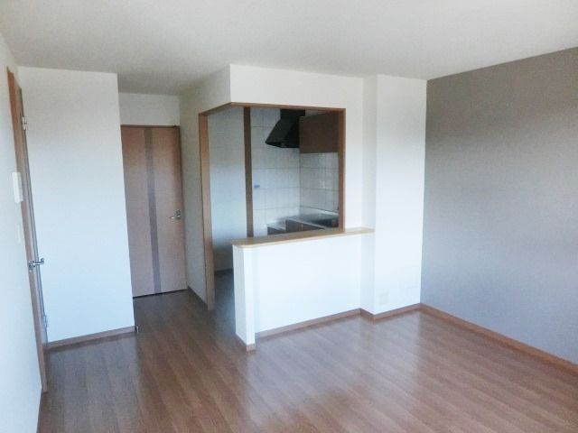 居室・リビング　バルコニー側からのリビングです