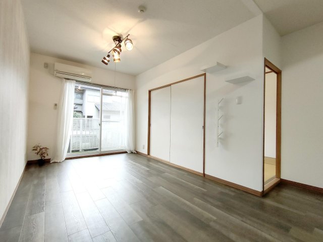 居室・リビング　明るい居室